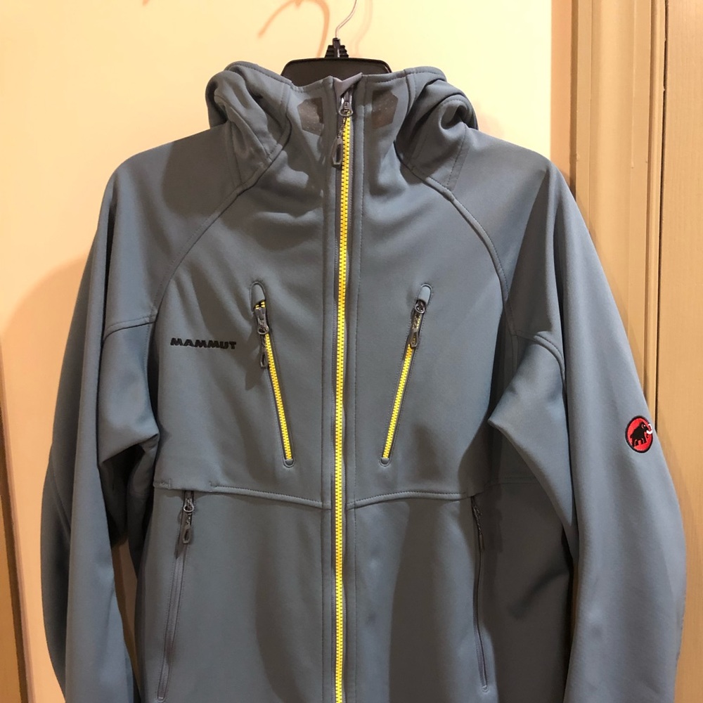 Men’s Mammut water resistant shell